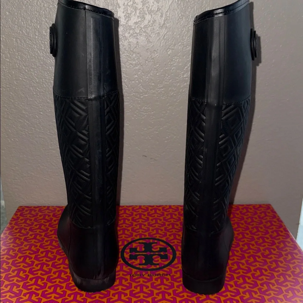 Tory Burch Marion Quilted Rain Boot Rubber/Vegan Leather MSRP $300 NIB size 8